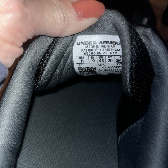 Under Armour shoes - Picture 6 of 6
